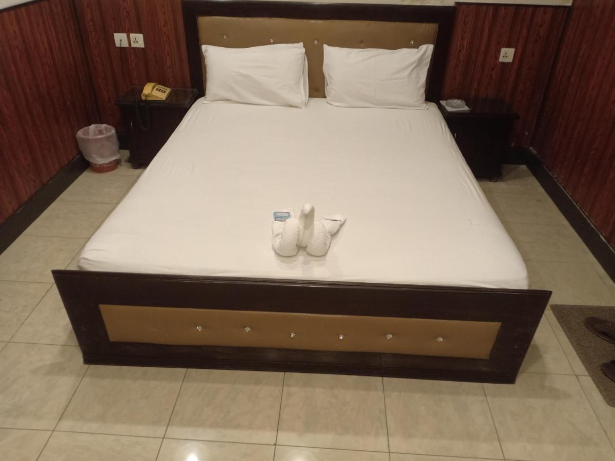 Hotel New Madina Faisalabad Eksteriør billede
